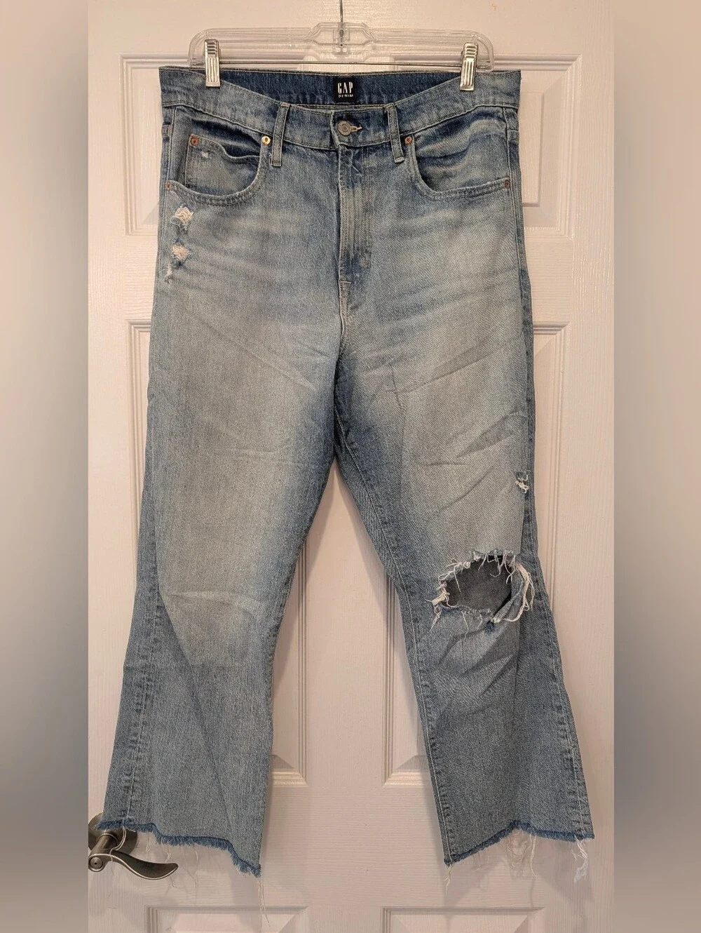 GAP 1969 Distressed Ankle Kick Flare Jeans Raw Hem Light Wash Size 8/29R Ripped